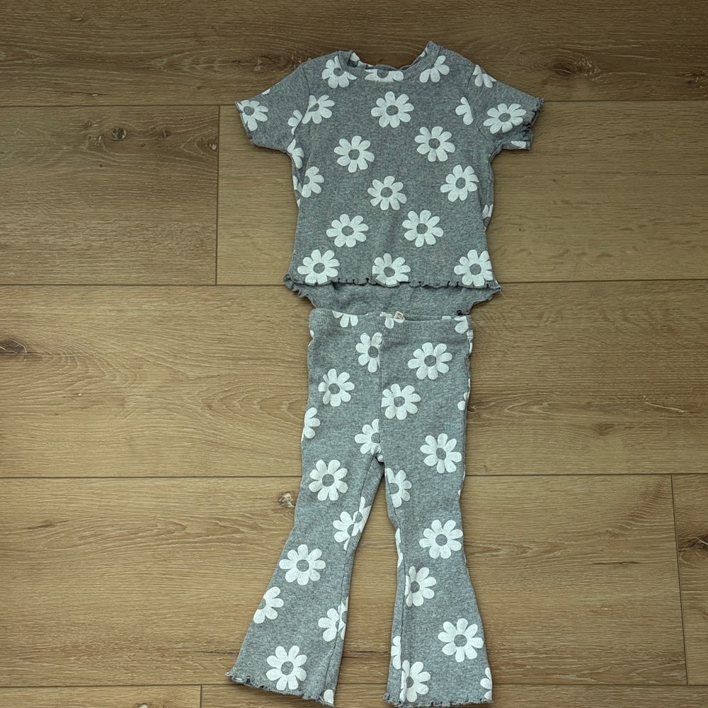 Jessica Simpson Toddler Girls' Gray Floral Set with White Daisies 2T